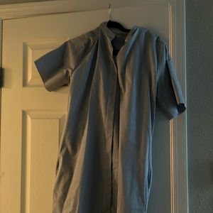 Oversize T-shirt dress from Everlane. Never been worn in really good condition.